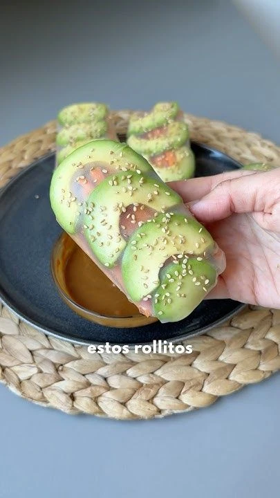 Rollitos vietnamitas de papel de arroz: una receta con pollo, palta y cilantro

