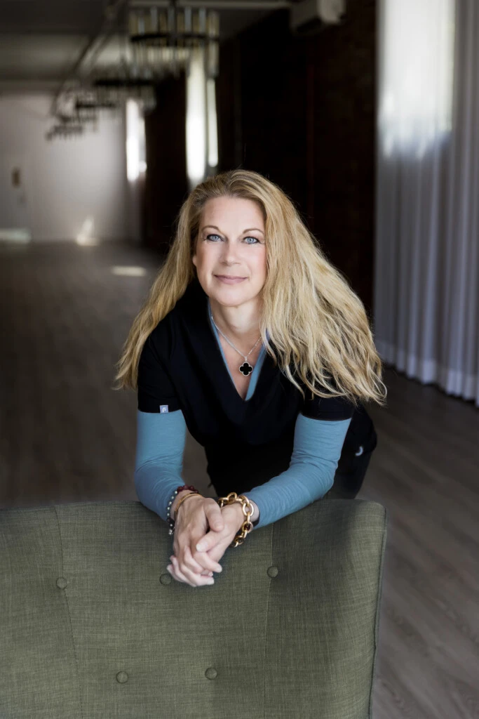 La médica que combina medicina y equinoterapia para lograr un envejecimiento más consciente: la mirada de Kathryn Dundas