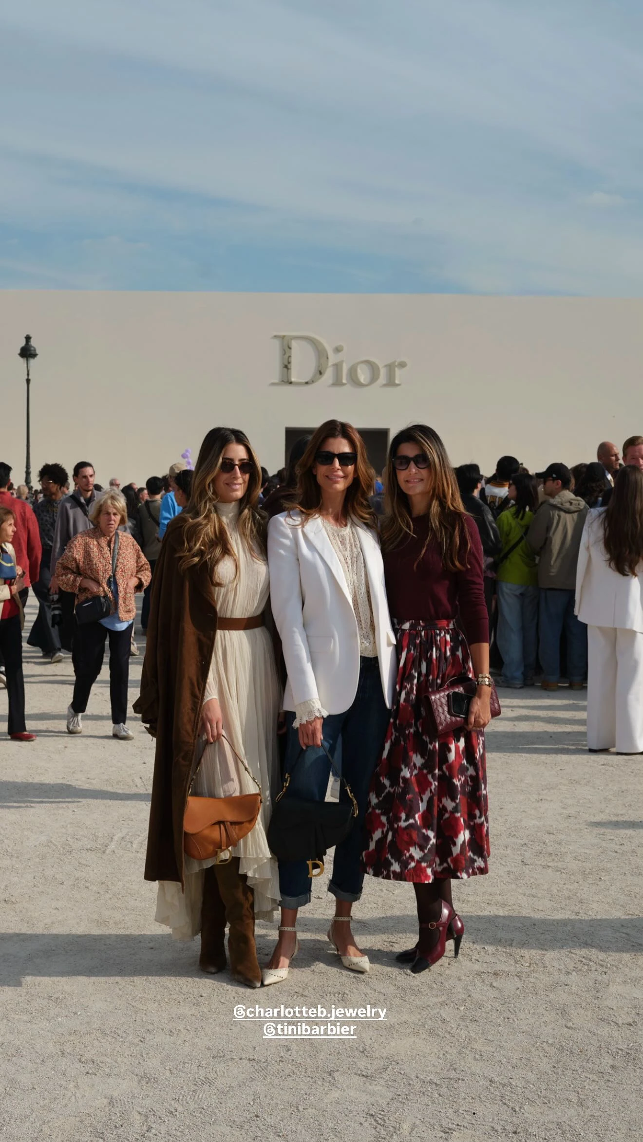 uliana Awada y Tini Barbier apostaron a los básicos de primavera en looks súper chic para ir al desfile de Dior en París