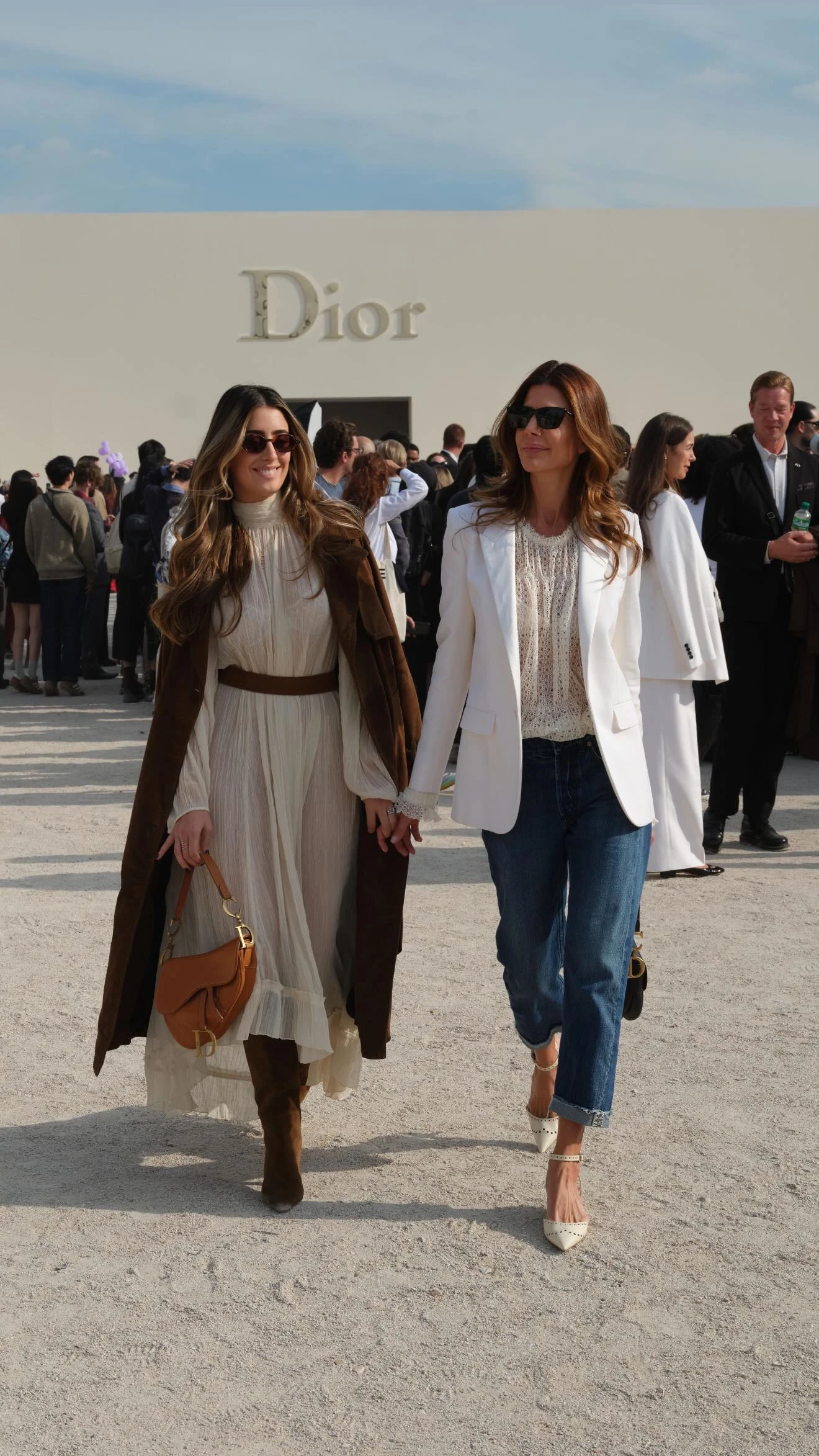 uliana Awada y Tini Barbier apostaron a los básicos de primavera en looks súper chic para ir al desfile de Dior en París