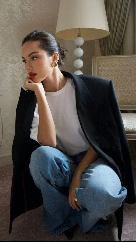 Un makeup y peinado simple y prolijo.