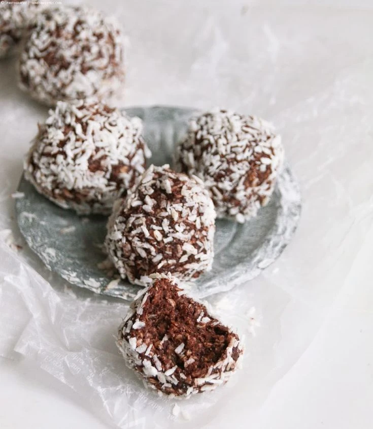 Cómo hacer brigadeiros caseros: la receta del dulce brasileño con cacao y coco

