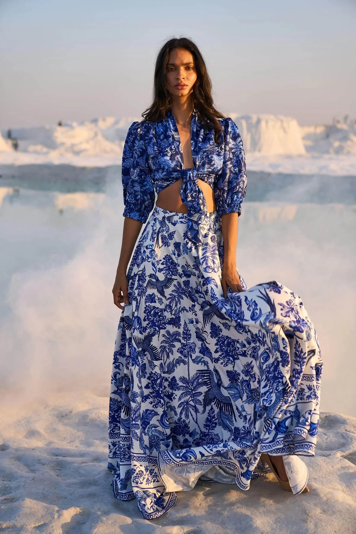 Celeste y blanco, la nueva combinación del verano.