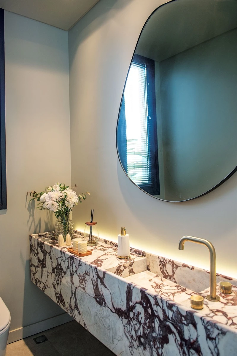 El toillete es moderno y con mucha personalidad.