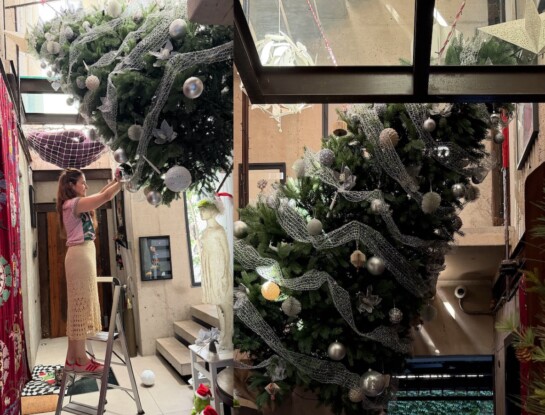 Una artista armó un extraordinario árbol de Navidad ¡inclinado! 
