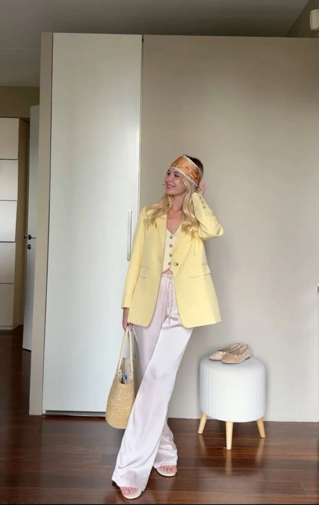 Un look de oficina y vanguardista.