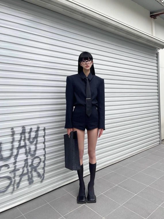 Un look nocturno y chic.