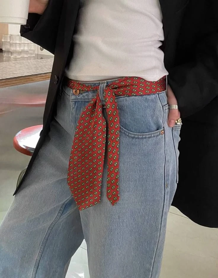 Pampita llevó el pañuelo finito: el accesorio dosmilero que tenés que sumar a tus looks de primavera verano