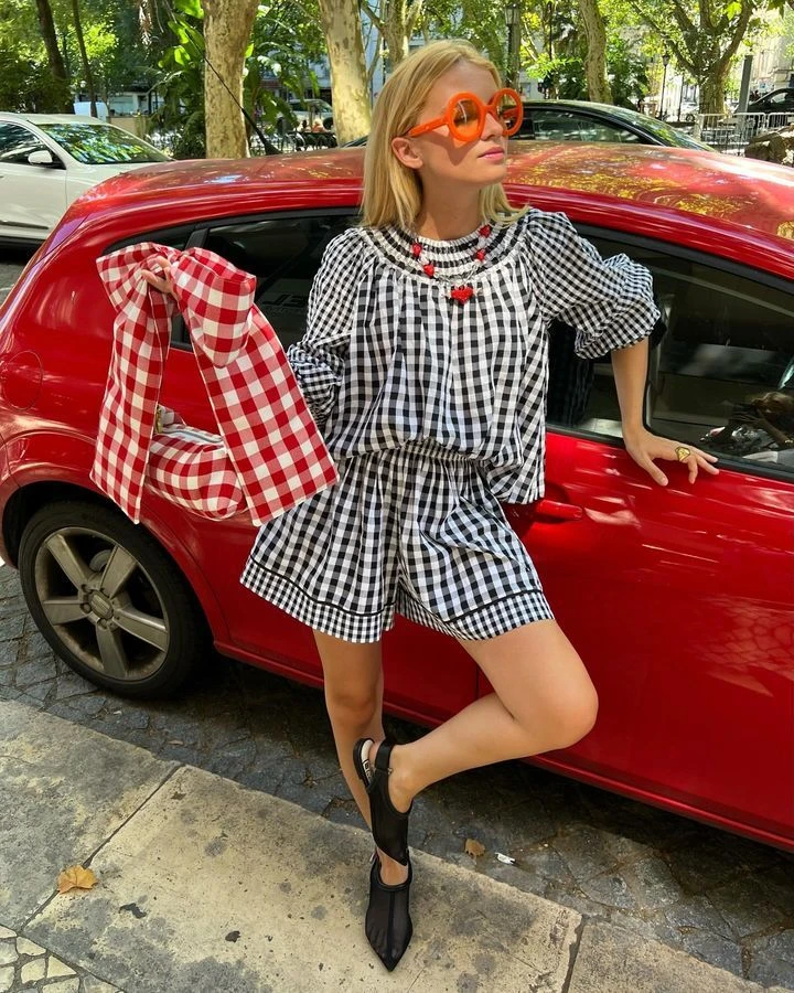 Un total look que llama la atención.