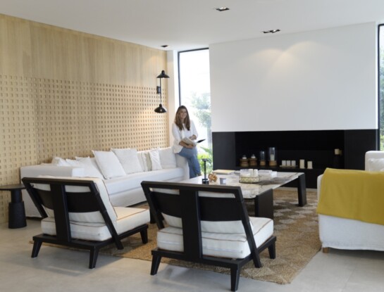 Flexible y funcional: así diseñó una arquitecta su propio hogar, moderno y relajado 