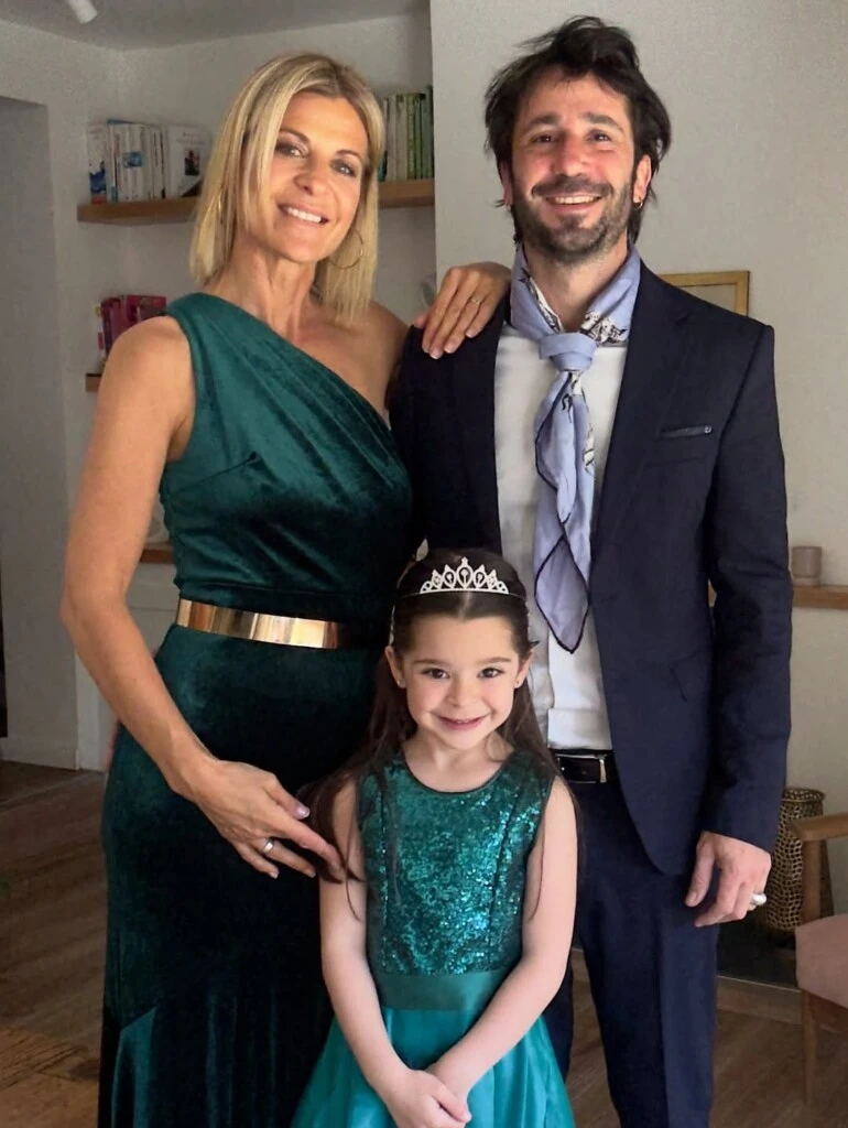 Eugenia Tobal y su familia: su pareja, Francisco García Ibar y su hija Ema