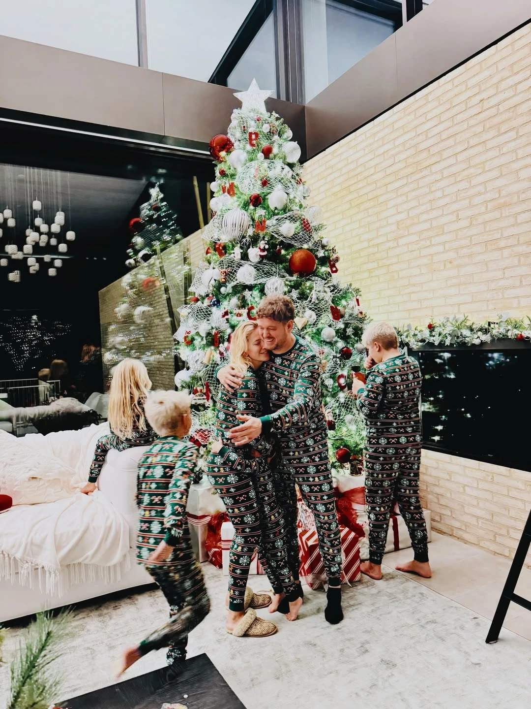 Luisana Lopilato mostró cómo armó el árbol de Navidad con Michael Bublé y sus hijos: amor, tradición y espíritu familiar