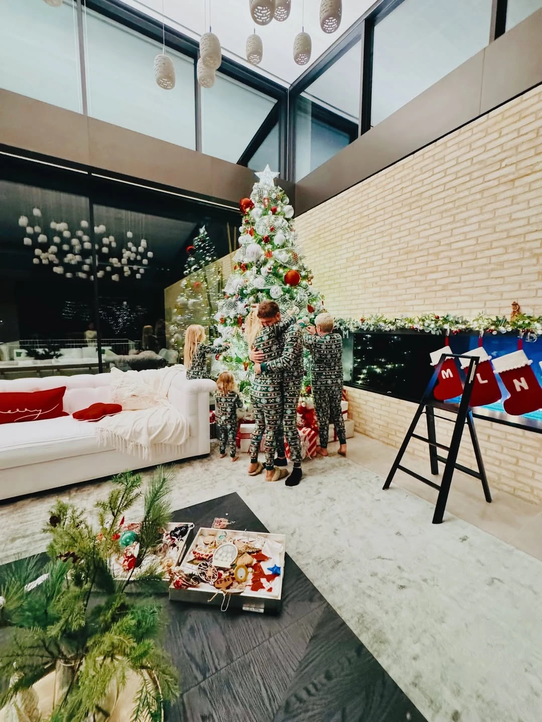 Luisana Lopilato mostró cómo armó el árbol de Navidad con Michael Bublé y sus hijos: amor, tradición y espíritu familiar