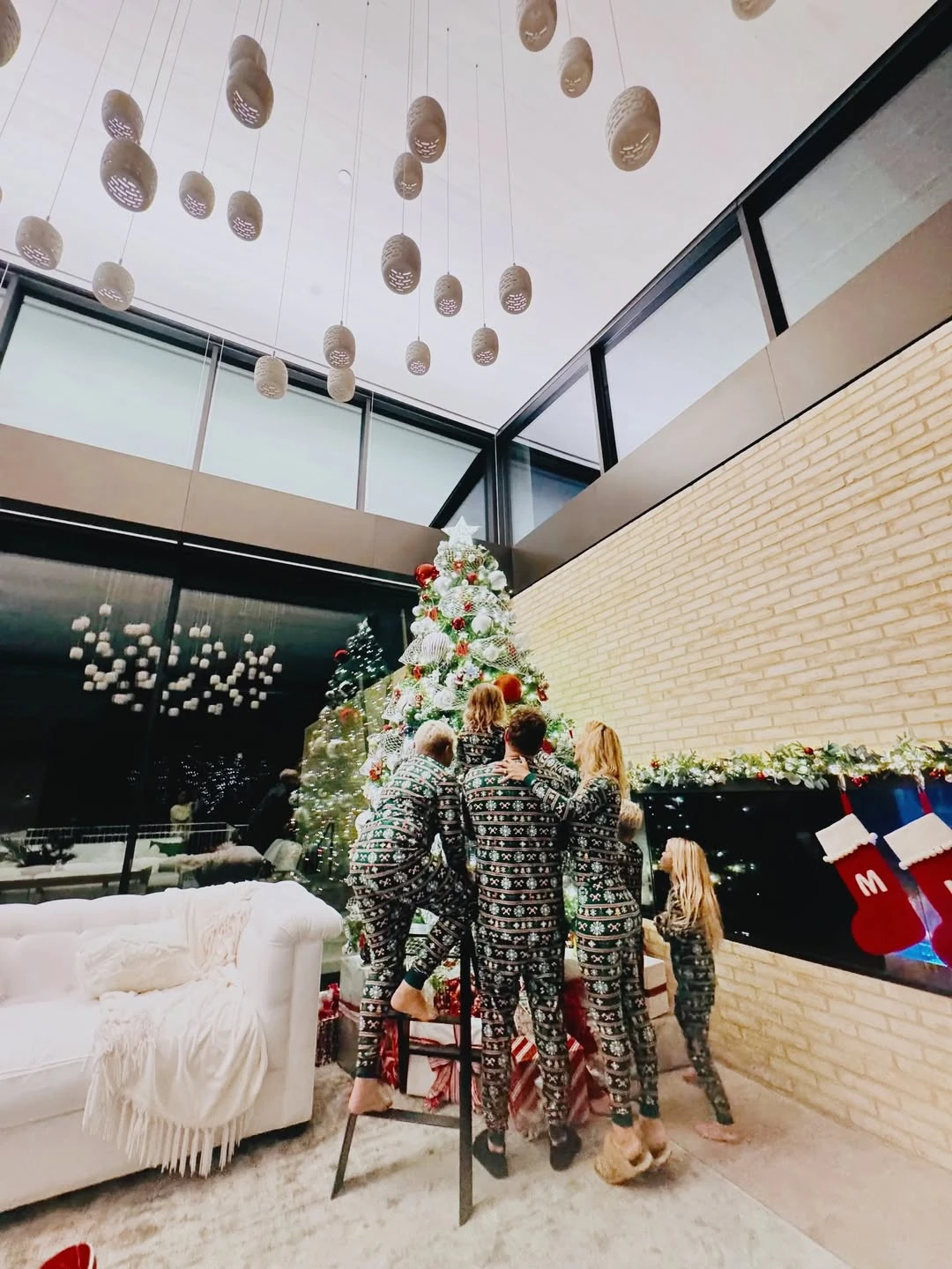 Luisana Lopilato mostró cómo armó el árbol de Navidad con Michael Bublé y sus hijos: amor, tradición y espíritu familiar