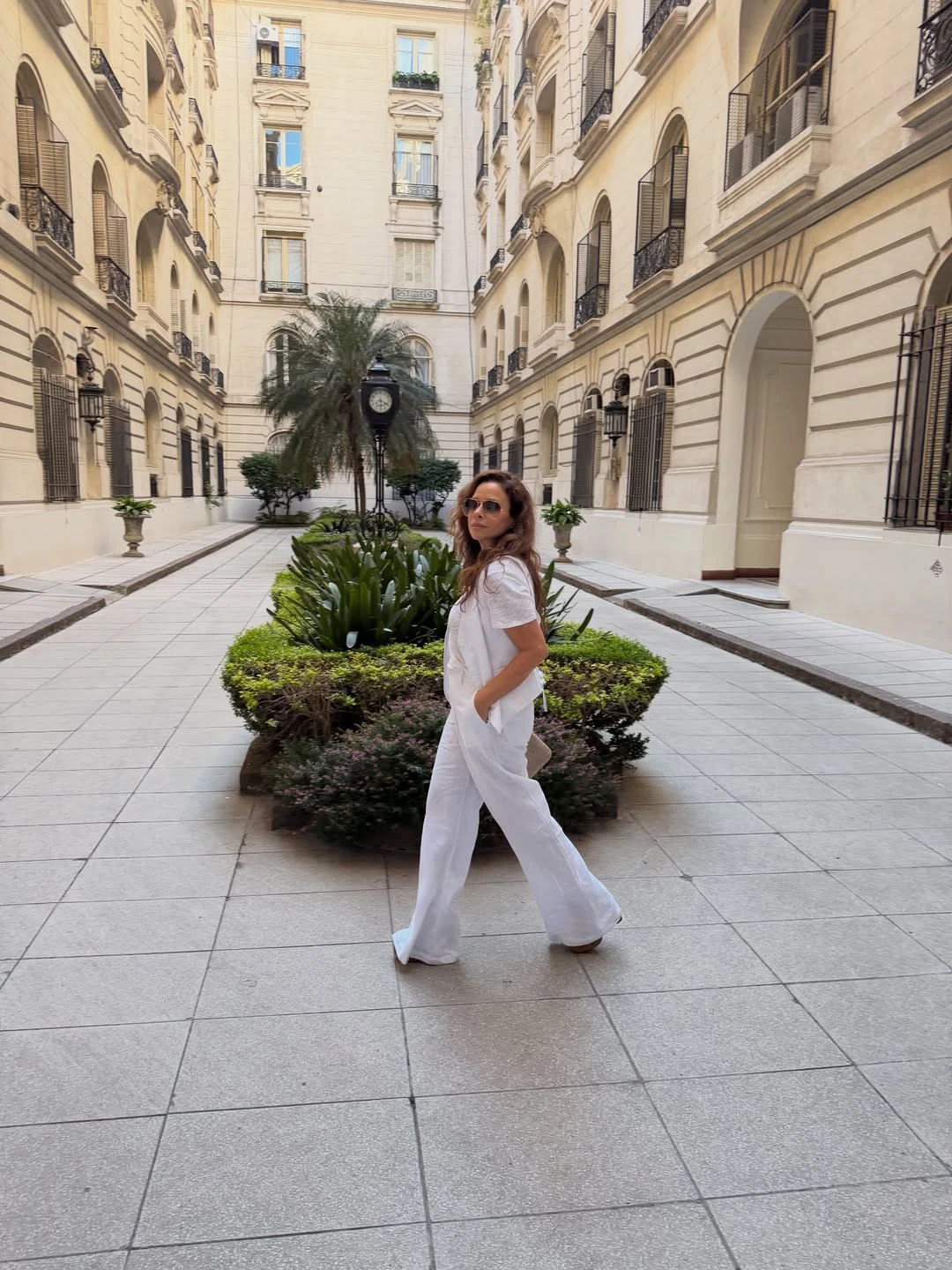 Así es la casa luminosa y minimalista de Julieta Ortega: su refugio en Buenos Aires