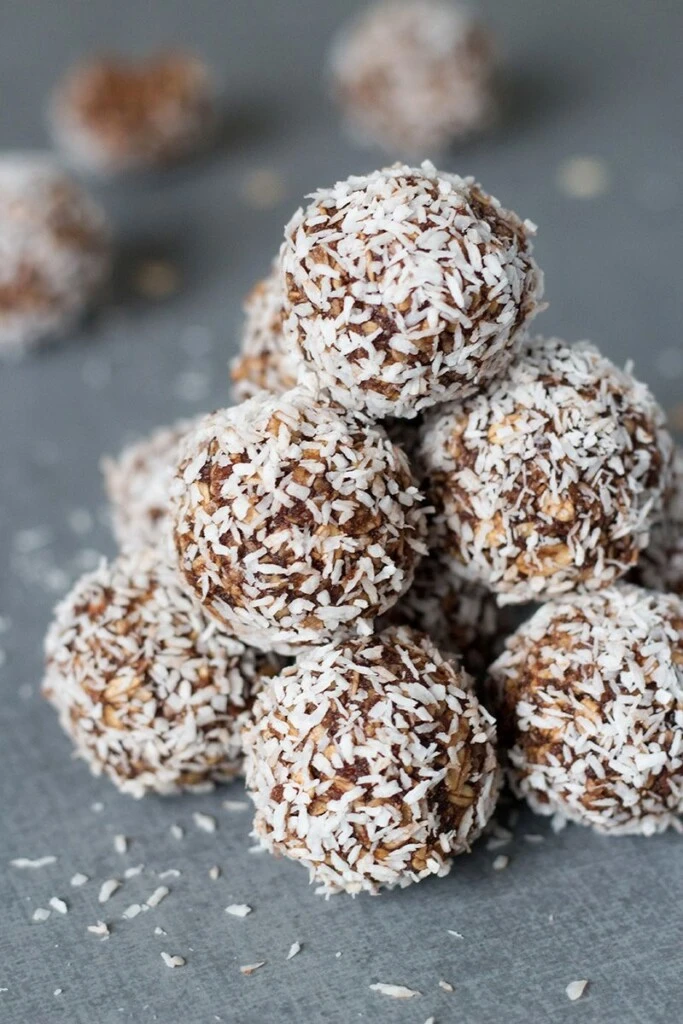 Cómo hacer brigadeiros caseros: la receta del dulce brasileño con cacao y coco

