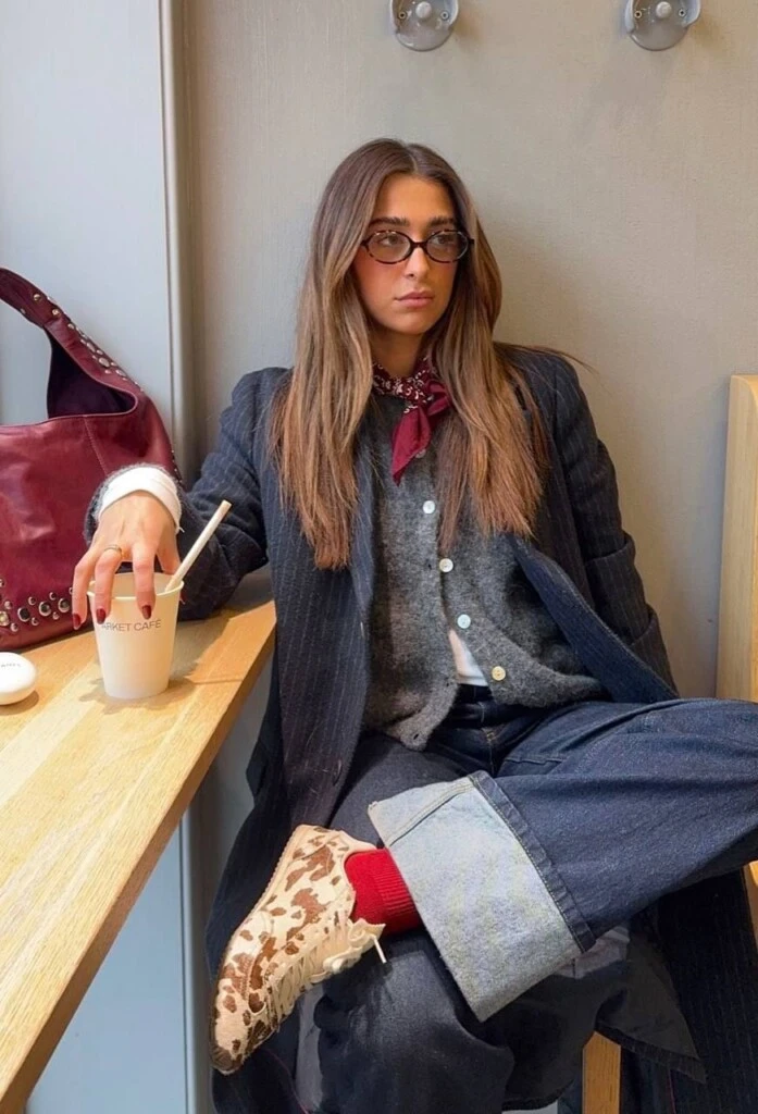 El look blazer+jean es un clásico que nunca falla.