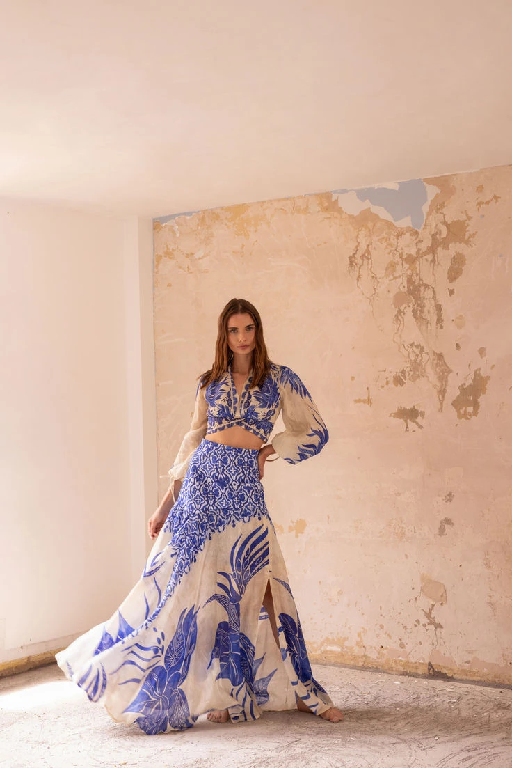 Celeste y blanco, la nueva combinación del verano.