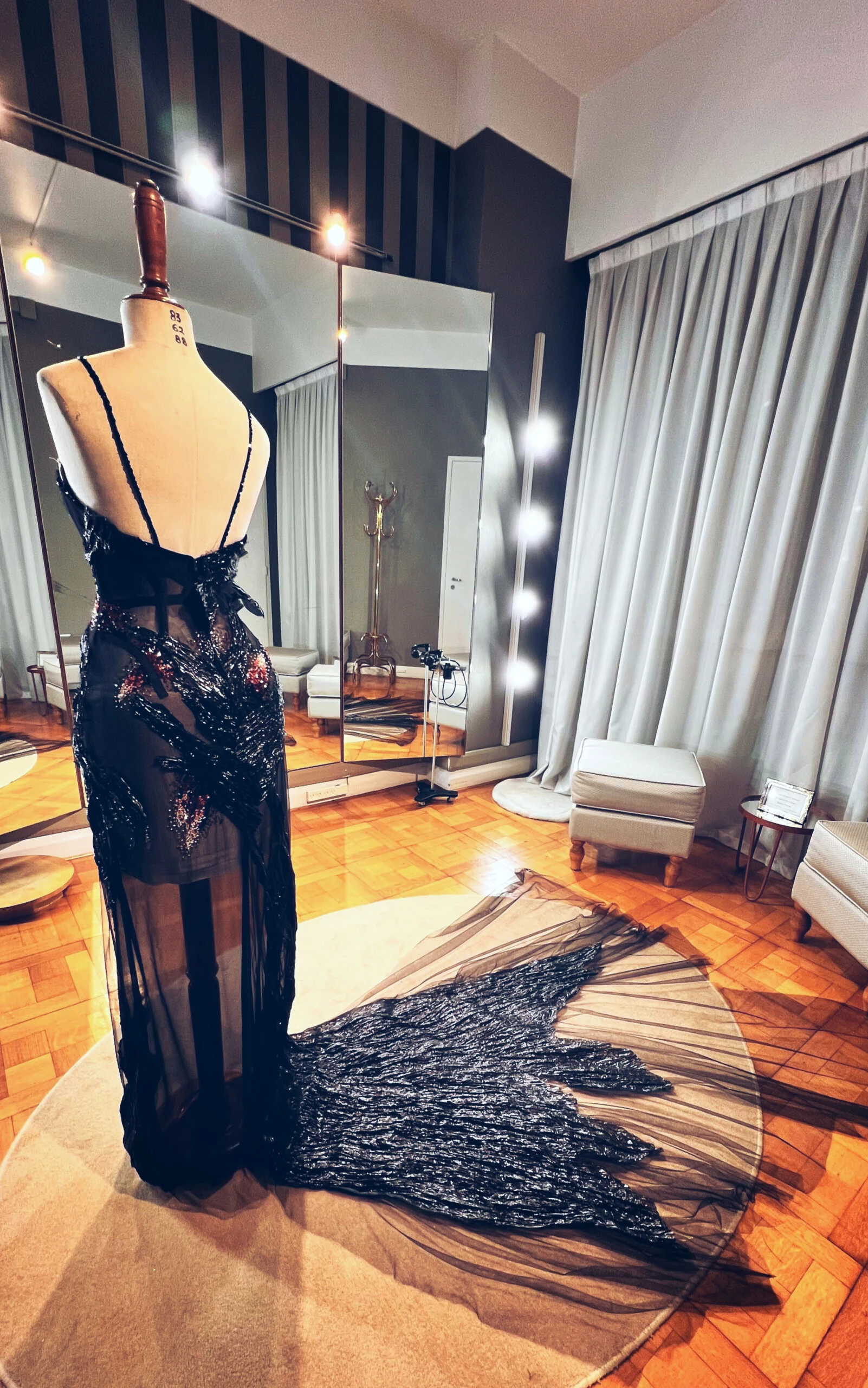 El look de Cazzu en GQ Men of the Year 2025: alta costura y sofisticación