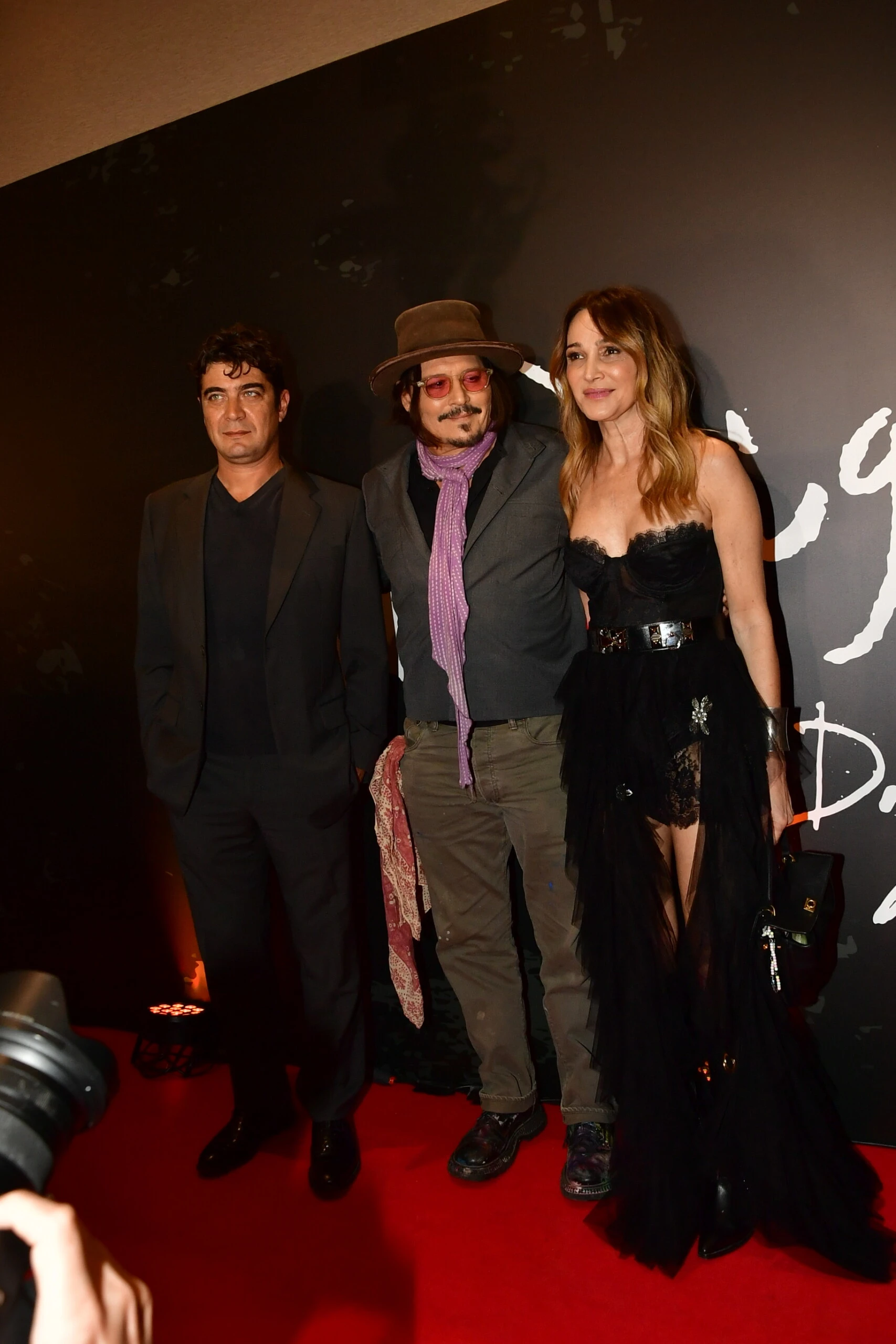 Depp junto a Vero Lozano y Ricardo Scarmaccio. Fotos: RS.