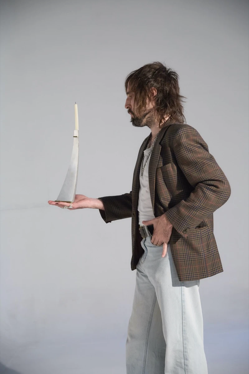 Design Week México 2025, dentro de la muestra Inédito, con su obra Pararrayos, un candelabro 