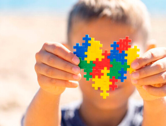 Autismo y crianza: estrategias cotidianas para casa y la escuela