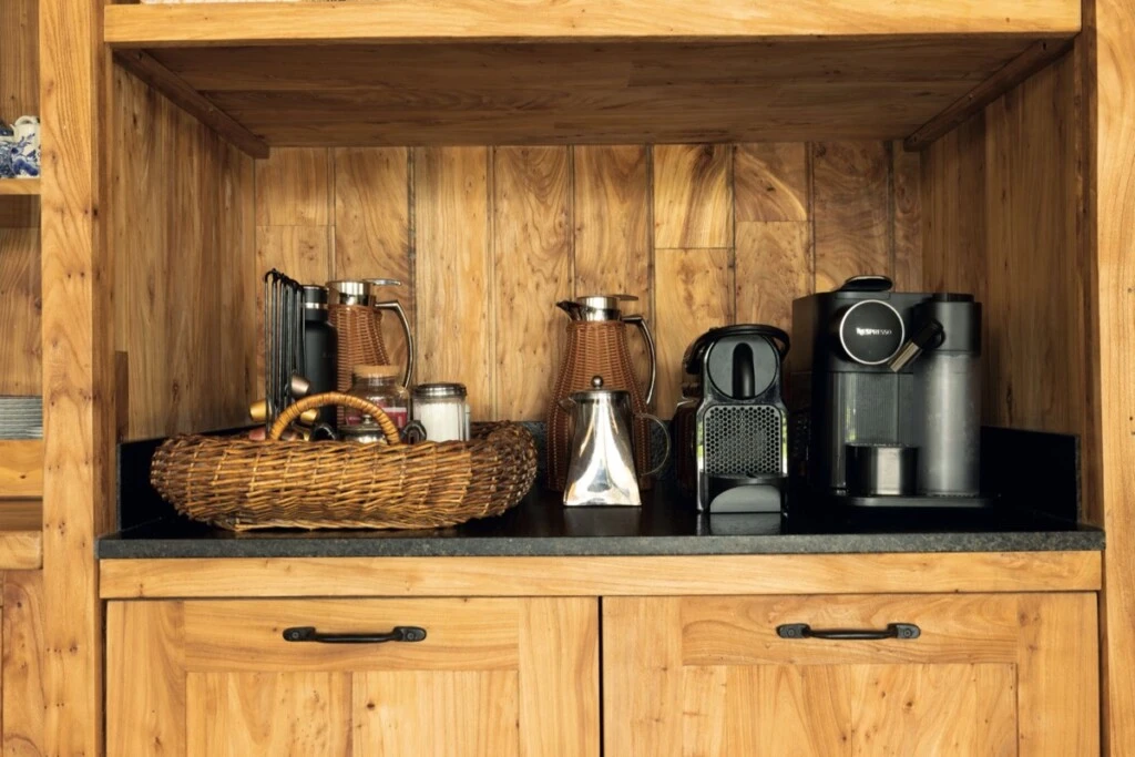 Deco y función en el súper mueble de la cocina campestre.