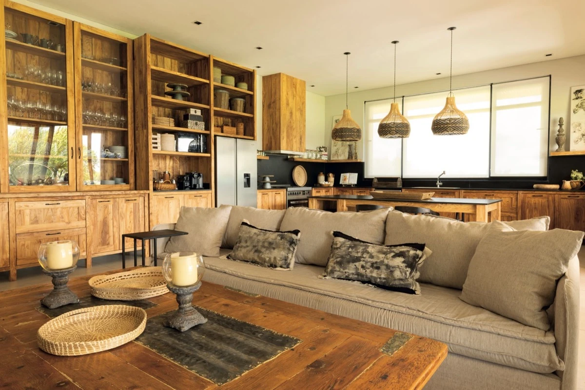 Completan esta cocina integrada al living