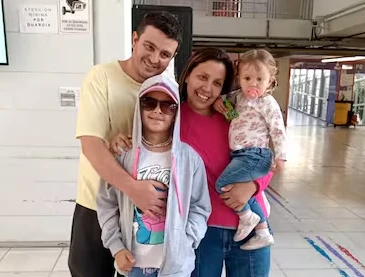 Catalina con su familia el día que le dieron el alta