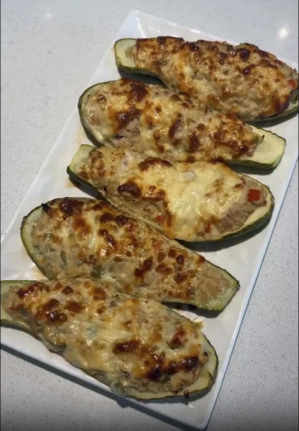  Zucchinis rellenos con pollo y vegetales
