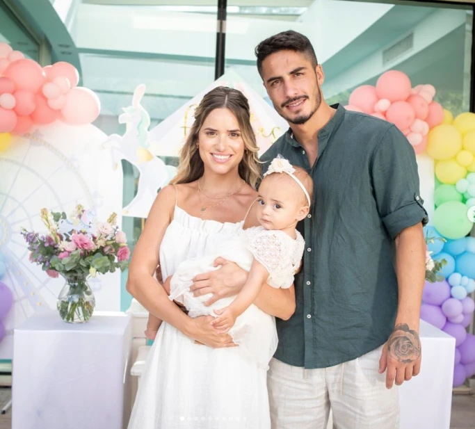 Nicolás Figal estuvo casado con Florencia Fernández, influencer gastronómica y dueña de una cadena de restaurantes. Tienen una hija, Felicitas, nacida en 2020.