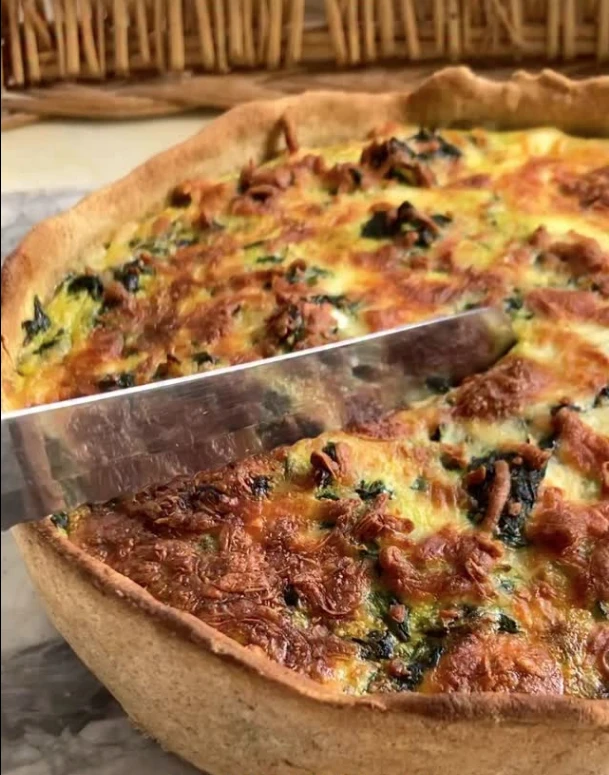 Tarta de espinacas y queso con masa semi integral.