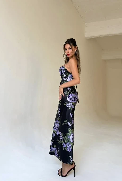 Pampita llevó un espectacular vestido con flores. 