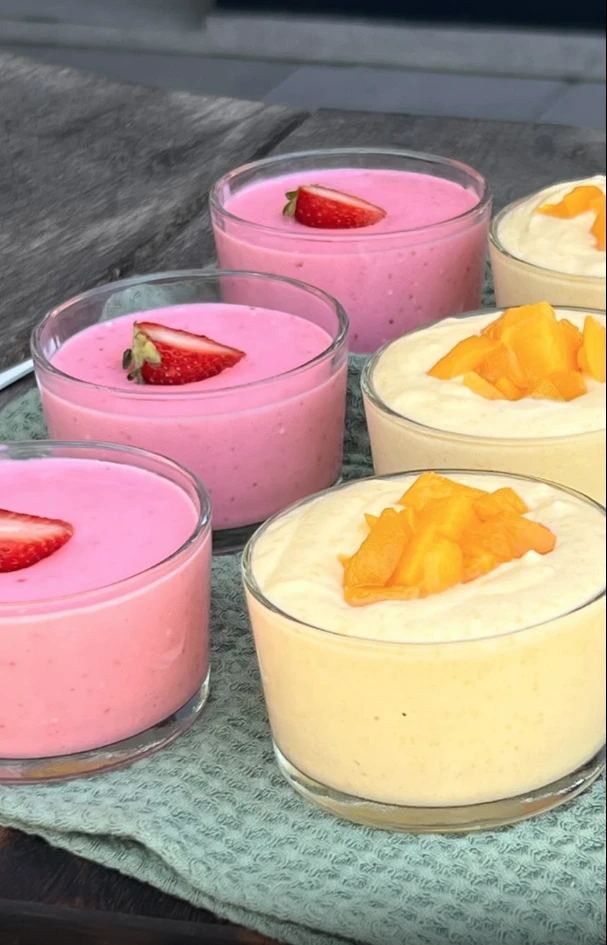 Mousse de frutillas y duraznos
