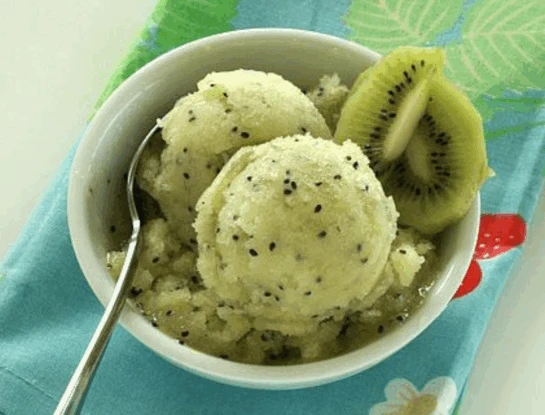 Cómo helado de kiwi con solo dos ingredientes