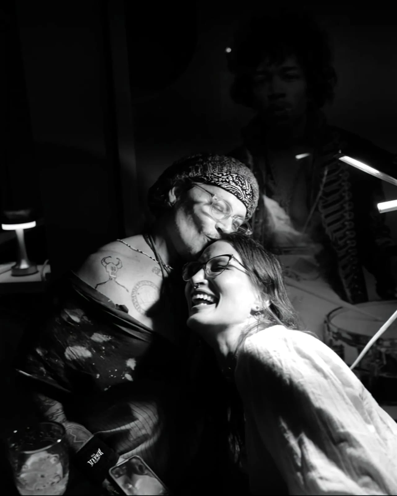 Jhonny Depp eligió The Gipsy Family para tatuarse en Argentina. 