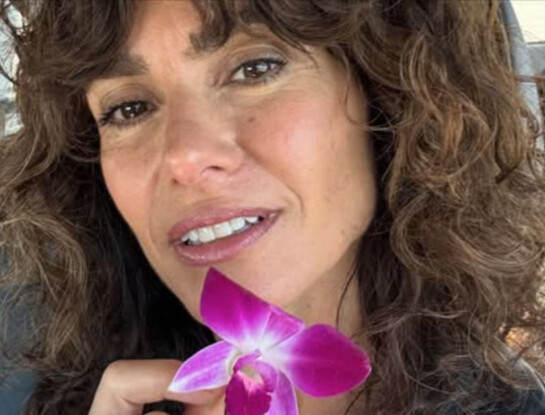 Flor Raggi estrenó corte shaggy y se vuelve inspiración para mujeres con rulos + 40