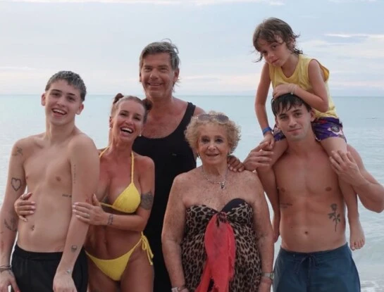 Florencia Peña y su familia en República Dominicana. Foto: IG