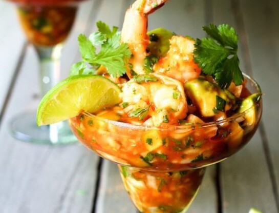 Copa de camarones con mango y lima: la receta fresca para Año Nuevo