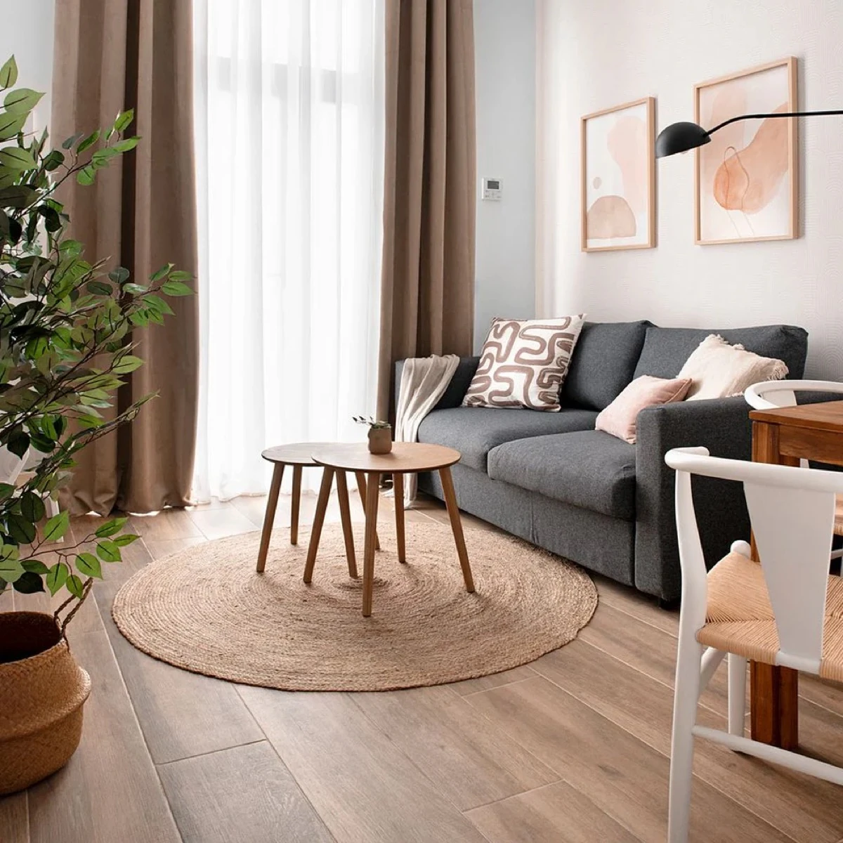 El largo de las cortinas es clave para generar sensación de espacio. 