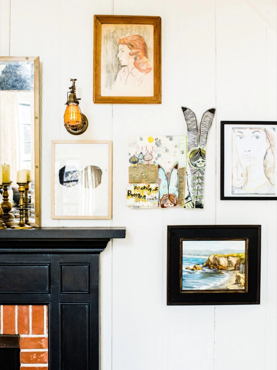 El equilibrio es la palabra clave para decorar sobre las paredes. 