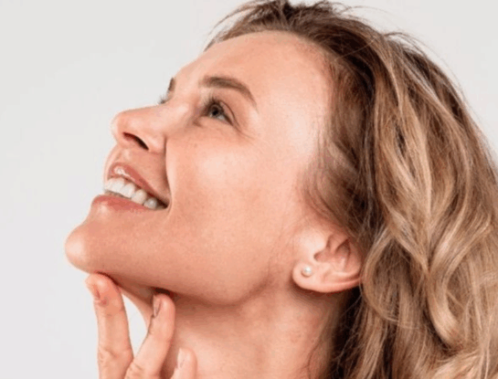 "El secreto ya no es combatir arrugas, sino hackear la genética de tu piel": afirma Antonela Agosto, especialista en dermocosmética inteligente