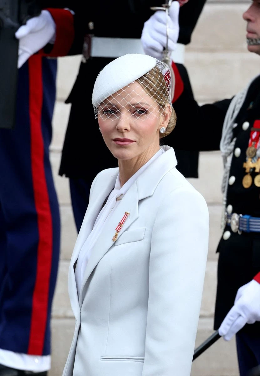 Charléne de Monaco impecable de color blanco.