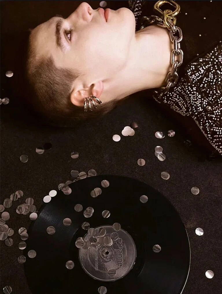 Rabanne présente sa campagne Resort 2026 « Let’s Dance »