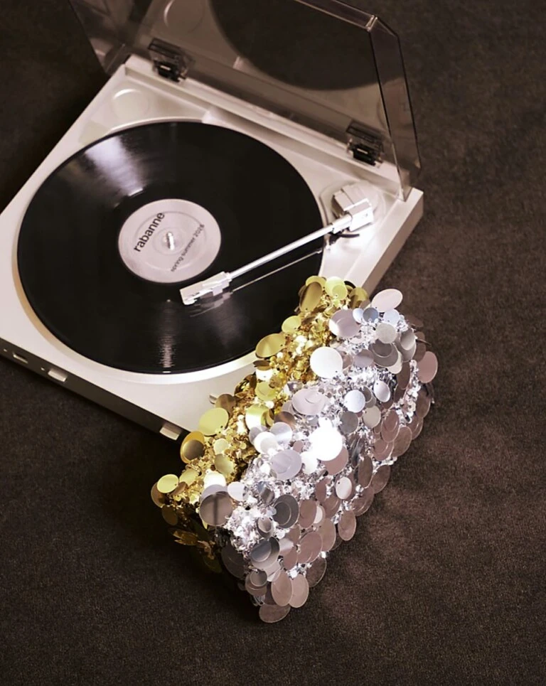 Rabanne présente sa campagne Resort 2026 « Let’s Dance »