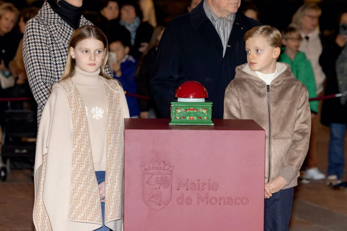 La princesa Gabriella de Monaco y el principe Jacques de Monaco, con looks coordinados.