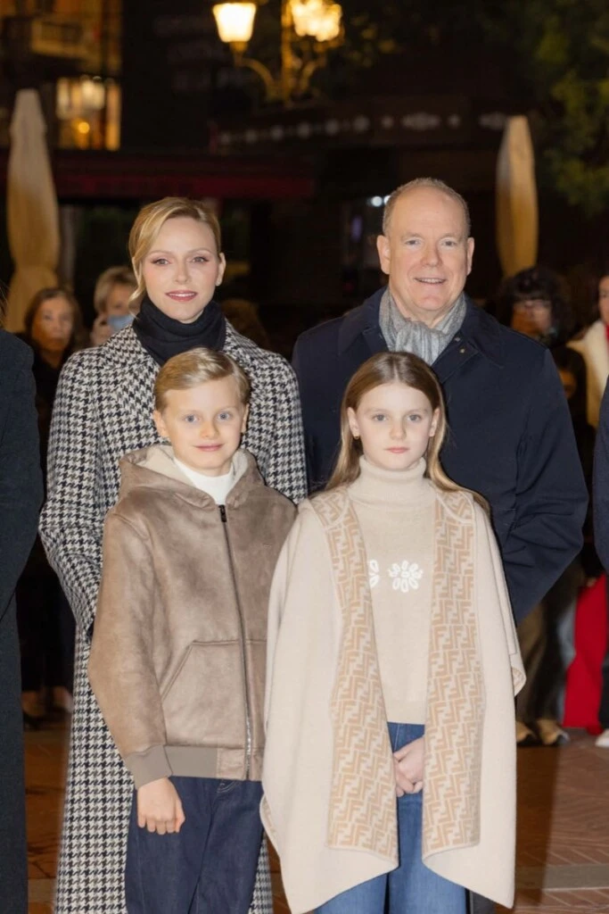 La princesa Gabriella de Monaco y el principe Jacques de Monaco, con looks coordinados.