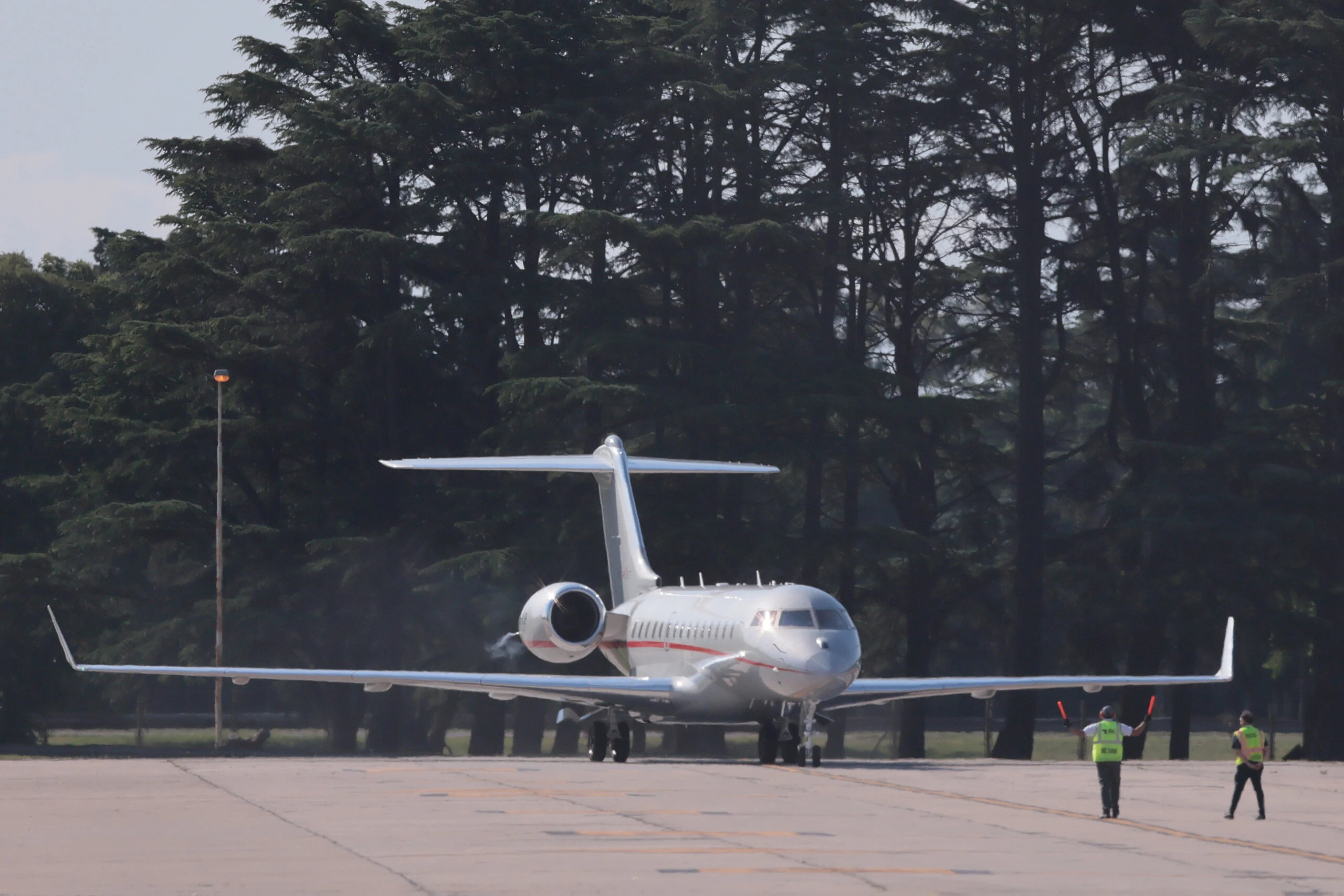 El actor llegó en un vuelo privado proveniente de Los Ángeles.