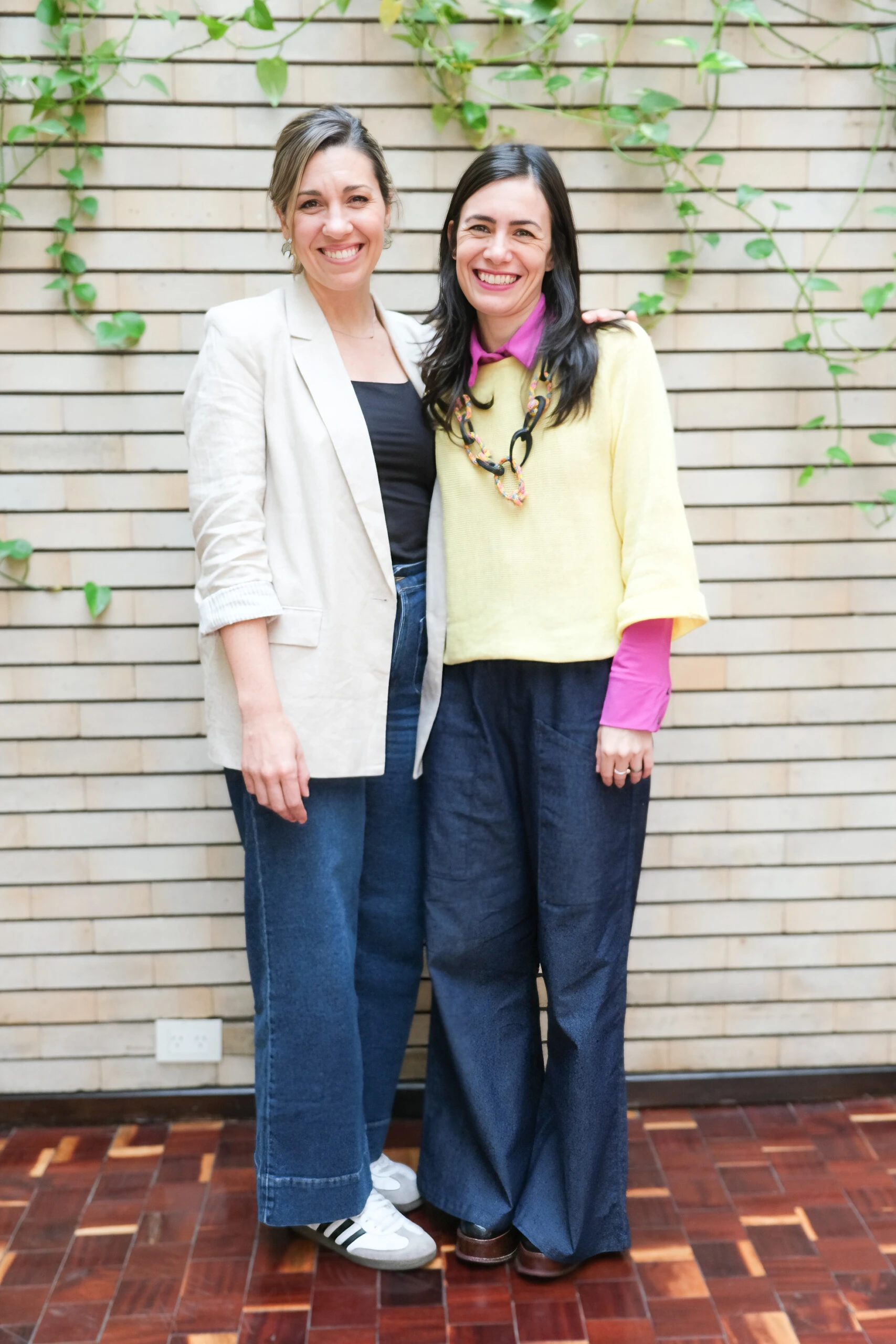 La periodista y coach Daniela Dini, y la consultora en educación y tecnología Melina Masnatta