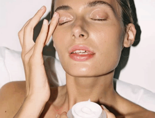 "La piel primero se prepara, después se potencia": tres reglas de oro que toda mujer +40 debe saber sobre la hidratación, la limpieza y la personalización de la rutina